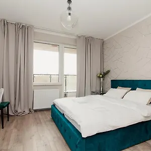 https://warsaw-to-be-silver-apartment.warsawhotelspoland.com